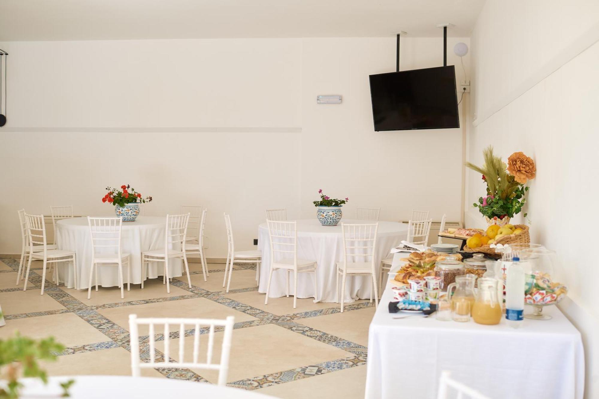Villa Vittoria Hotel Alcamo Exterior photo